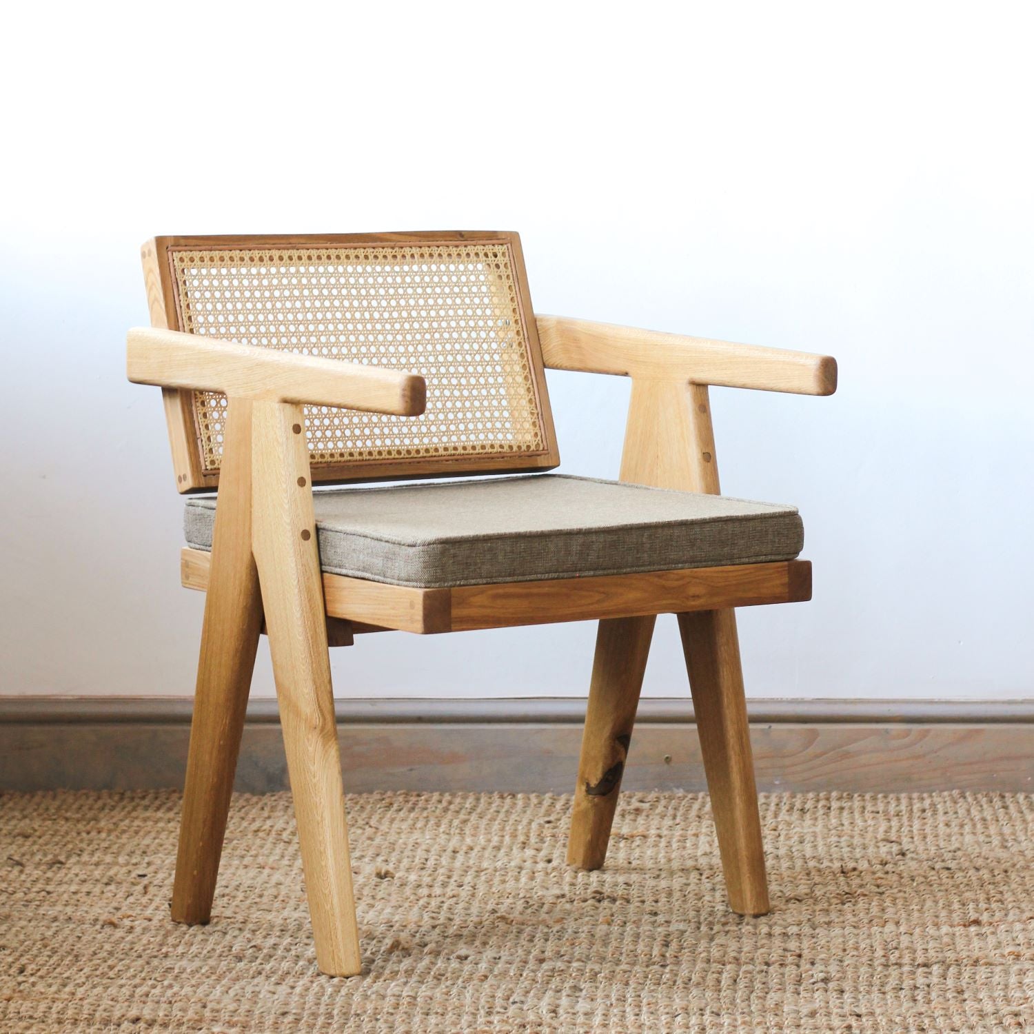 Ayu accent chair