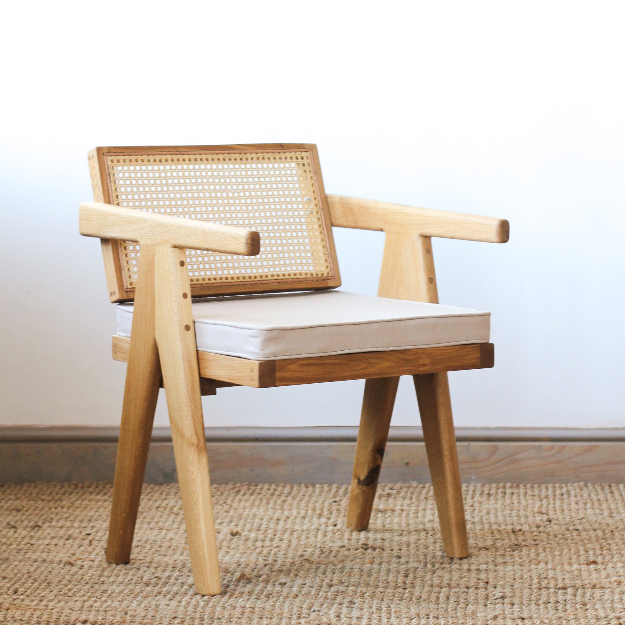 Ayu accent chair