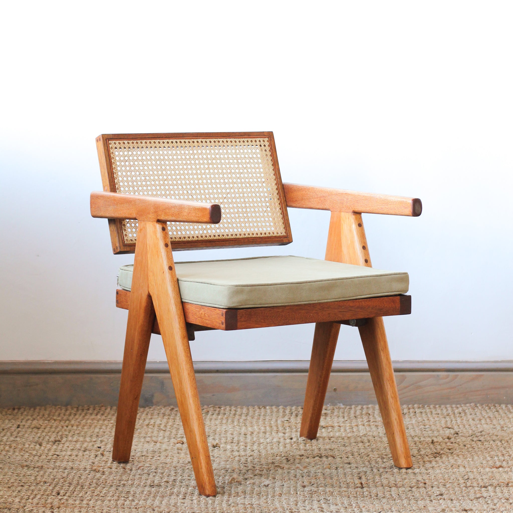 Ayu accent chair