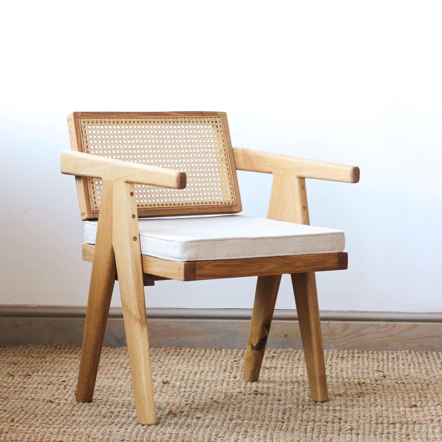 Ayu accent chair